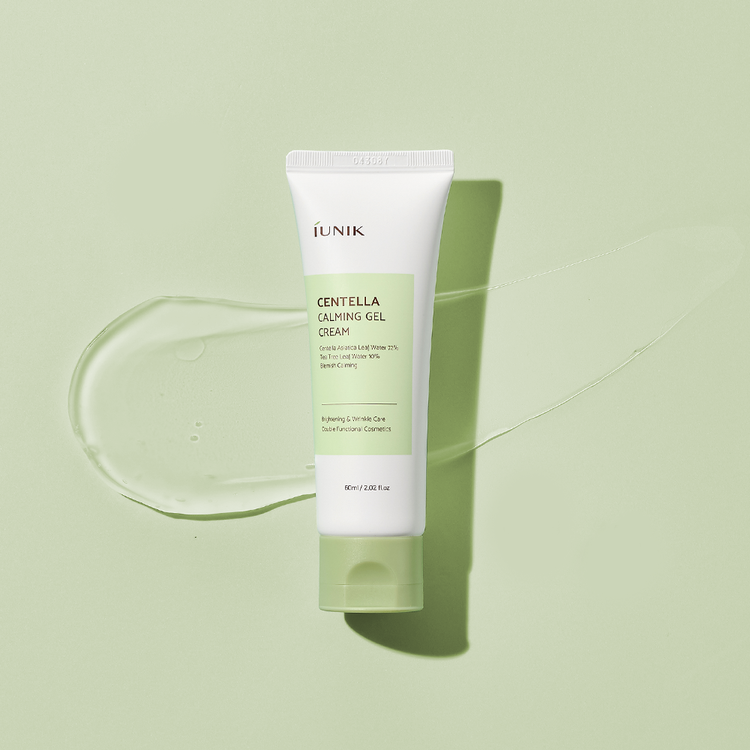 iUNIK Centella Calming Gel Cream flatlay on green background with gel texture – soothing moisturizer for sensitive, acne-prone skin.