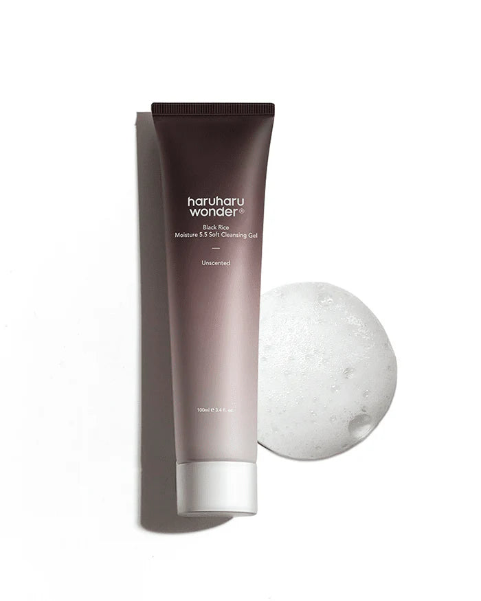 Haruharu Wonder Black Rice Moisture 5.5 Soft Cleansing Gel – gentle pH-balanced unscented Korean facial cleanser for sensitive skin, shown with soft foam texture