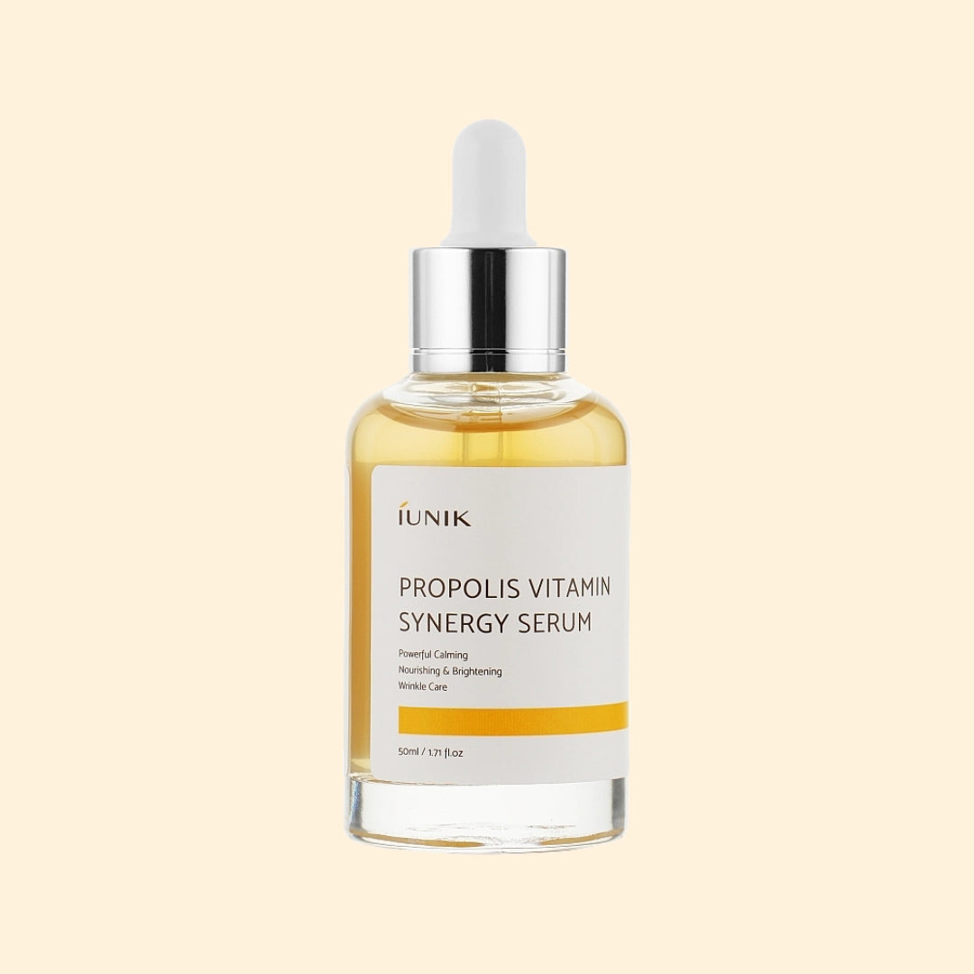 iUNIK Propolis Vitamin Synergy Serum bottle on beige background – Korean skincare serum for brightening, anti-aging, and calming sensitive skin